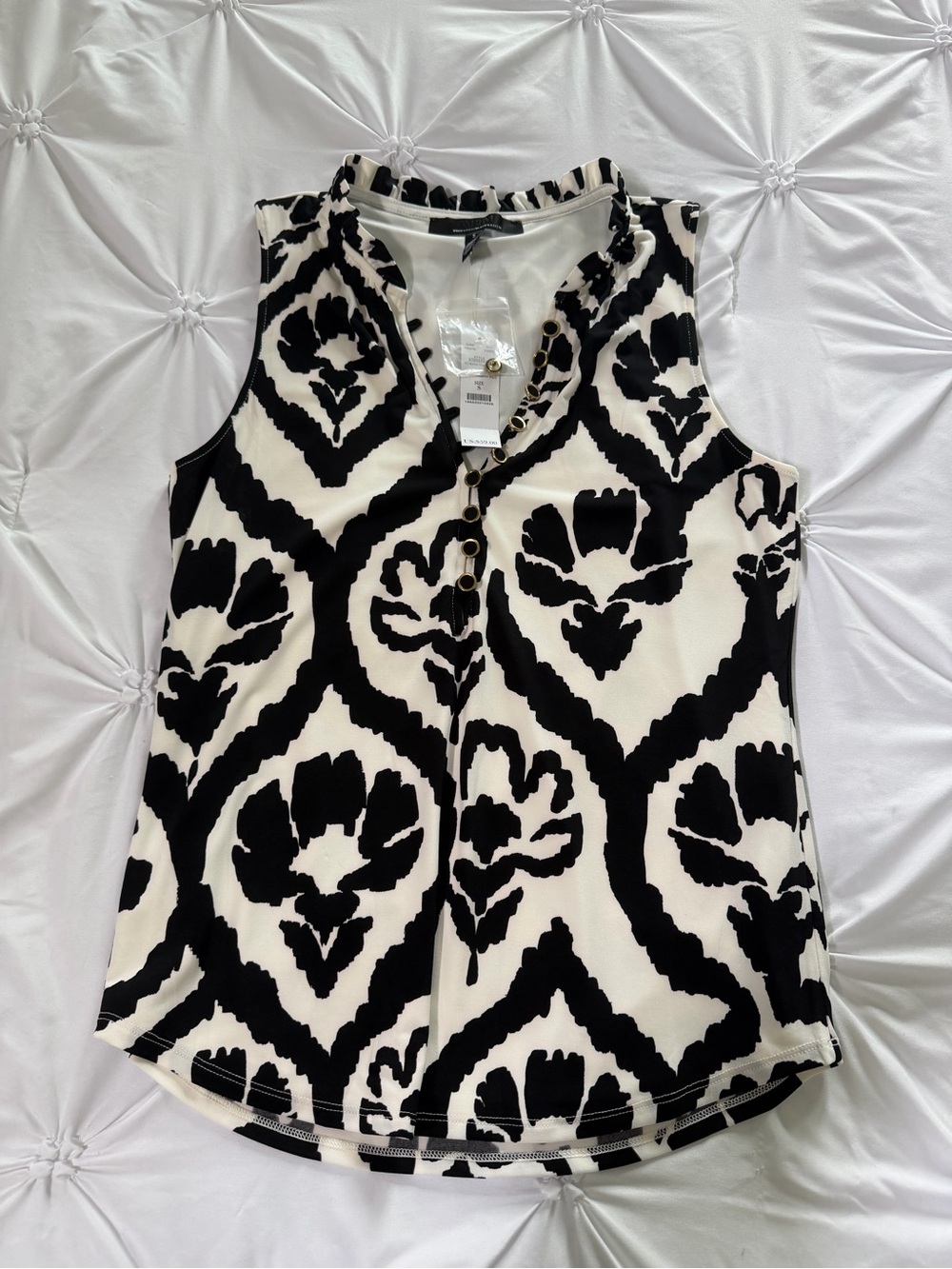 White House Black Market Black & White Sleeveless Ikat-Style Button Front Top